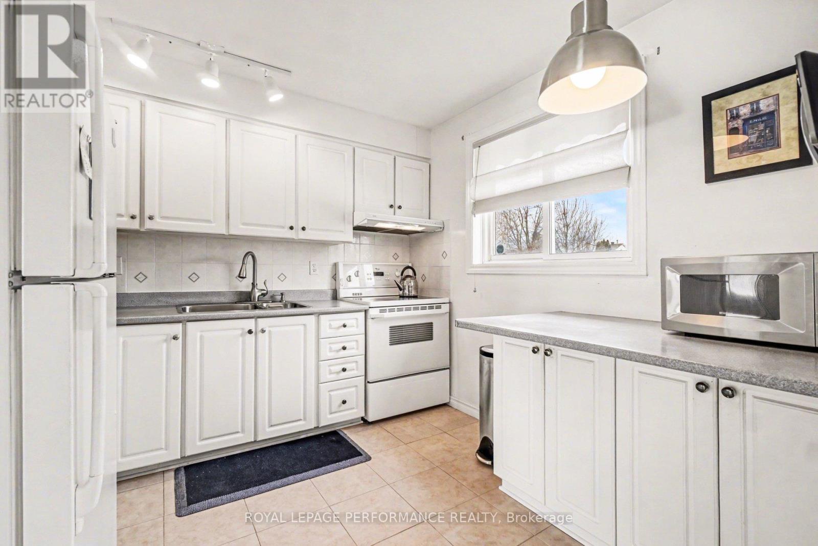 299 Mockingbird Drive, Ottawa, Ontario  K1E 2A4 - Photo 12 - X12895060