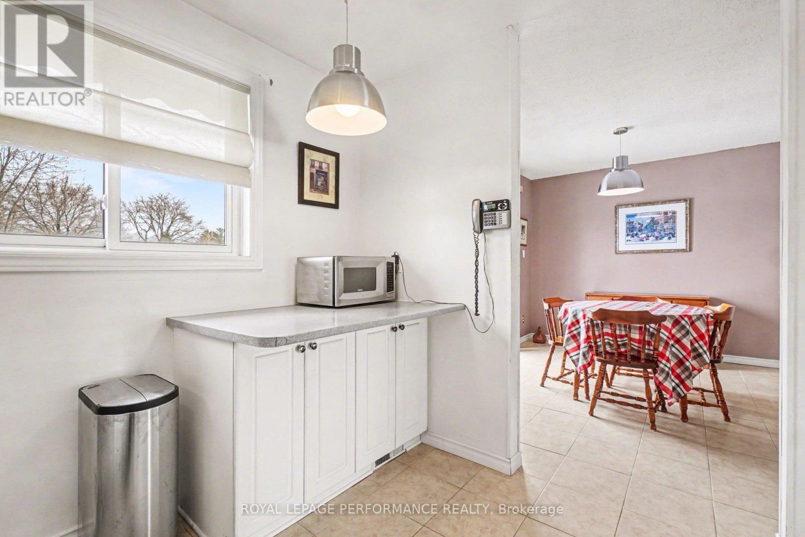 299 Mockingbird Drive, Ottawa, Ontario  K1E 2A4 - Photo 14 - X12895060