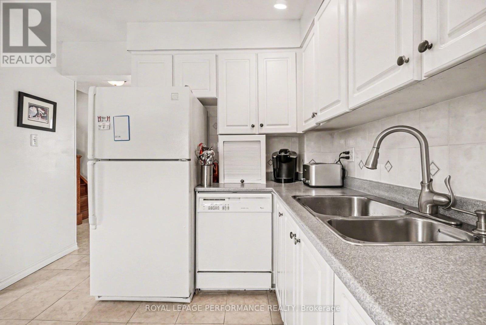 299 Mockingbird Drive, Ottawa, Ontario  K1E 2A4 - Photo 15 - X12895060