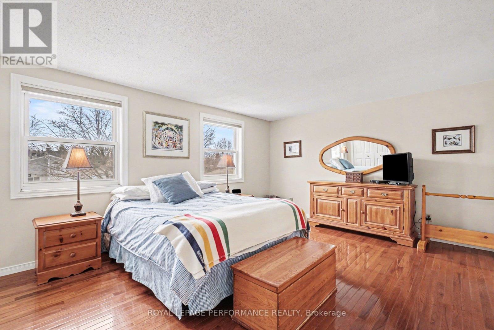 299 Mockingbird Drive, Ottawa, Ontario  K1E 2A4 - Photo 19 - X12895060