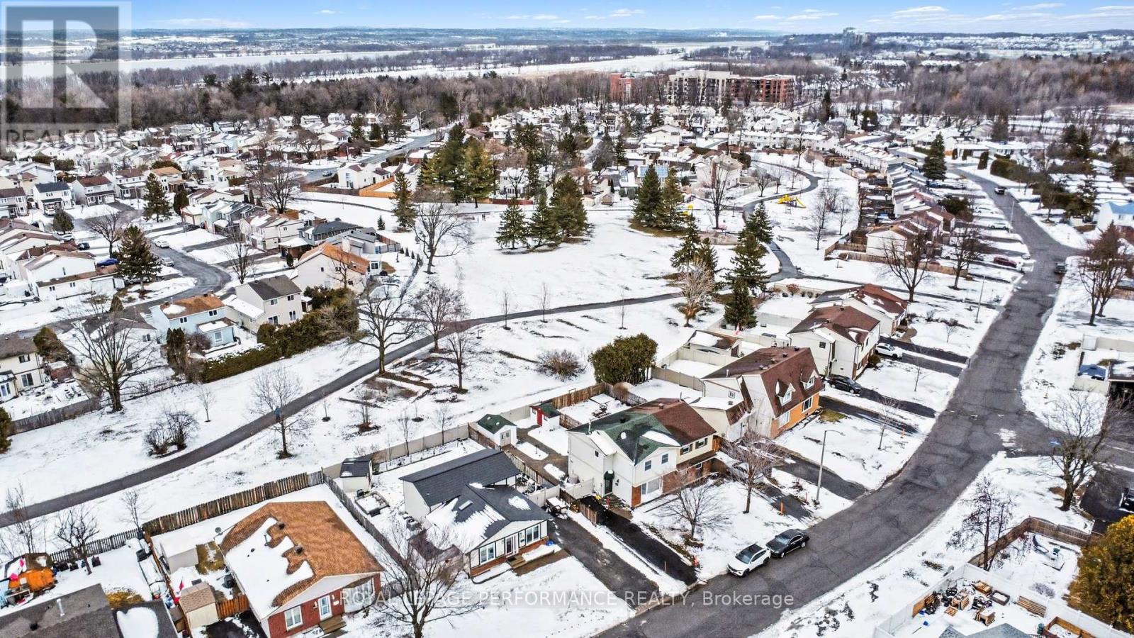 299 Mockingbird Drive, Ottawa, Ontario  K1E 2A4 - Photo 2 - X12895060