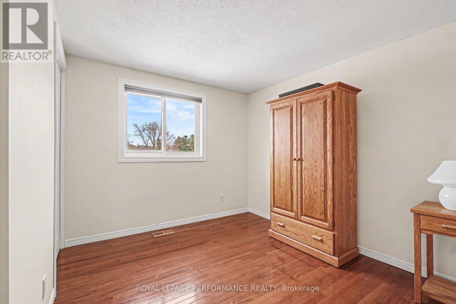 299 Mockingbird Drive, Ottawa, Ontario  K1E 2A4 - Photo 23 - X12895060