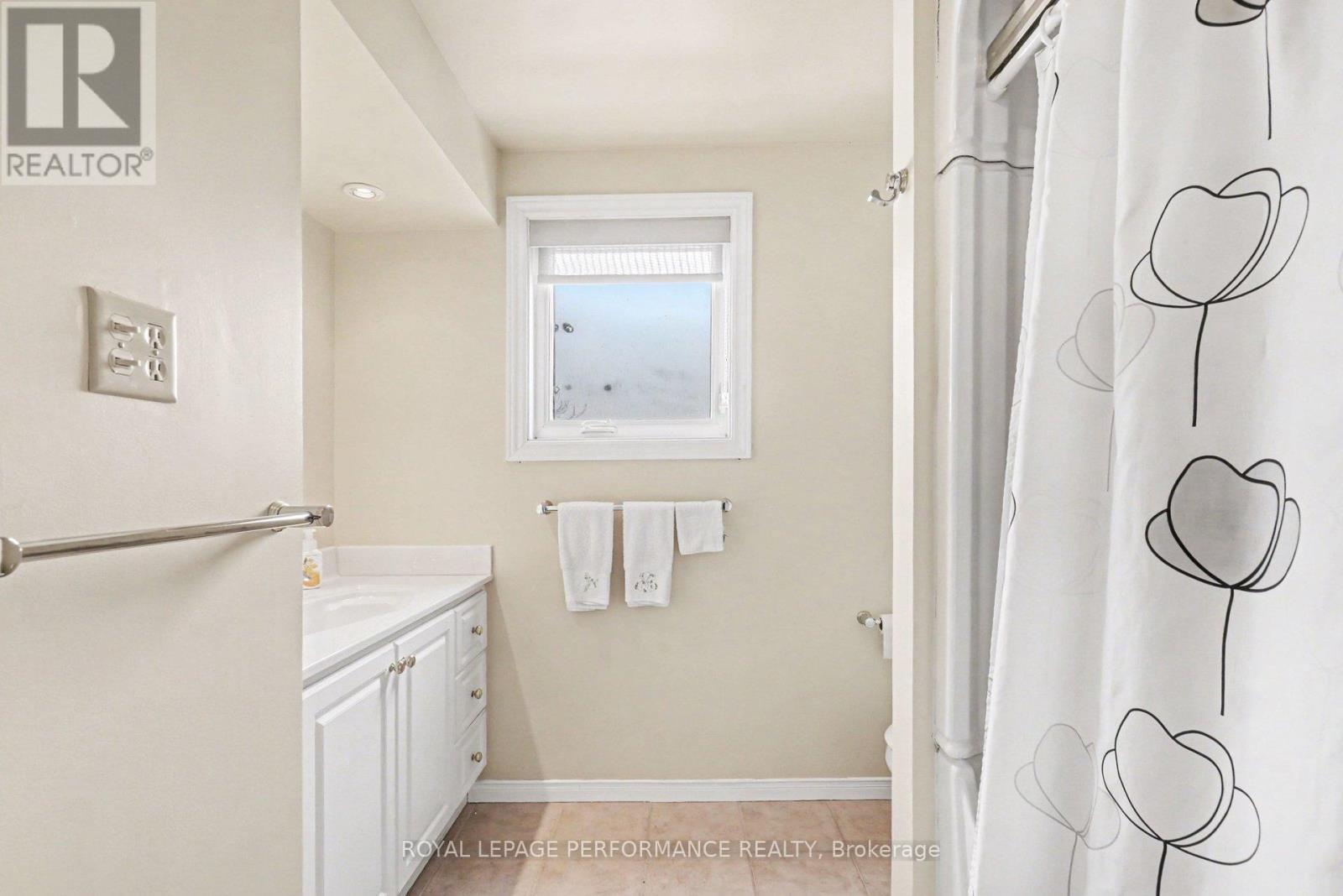 299 Mockingbird Drive, Ottawa, Ontario  K1E 2A4 - Photo 24 - X12895060