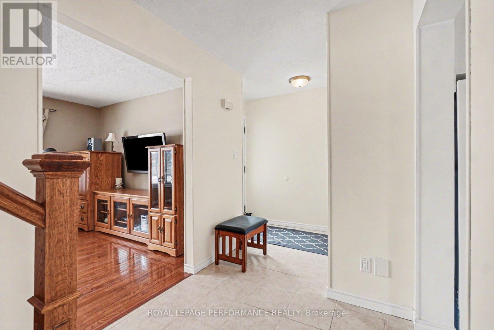 299 Mockingbird Drive, Ottawa, Ontario  K1E 2A4 - Photo 26 - X12895060