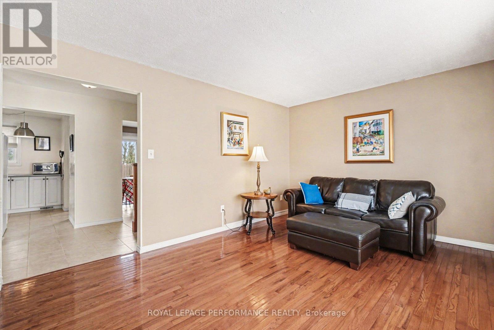 299 Mockingbird Drive, Ottawa, Ontario  K1E 2A4 - Photo 7 - X12895060