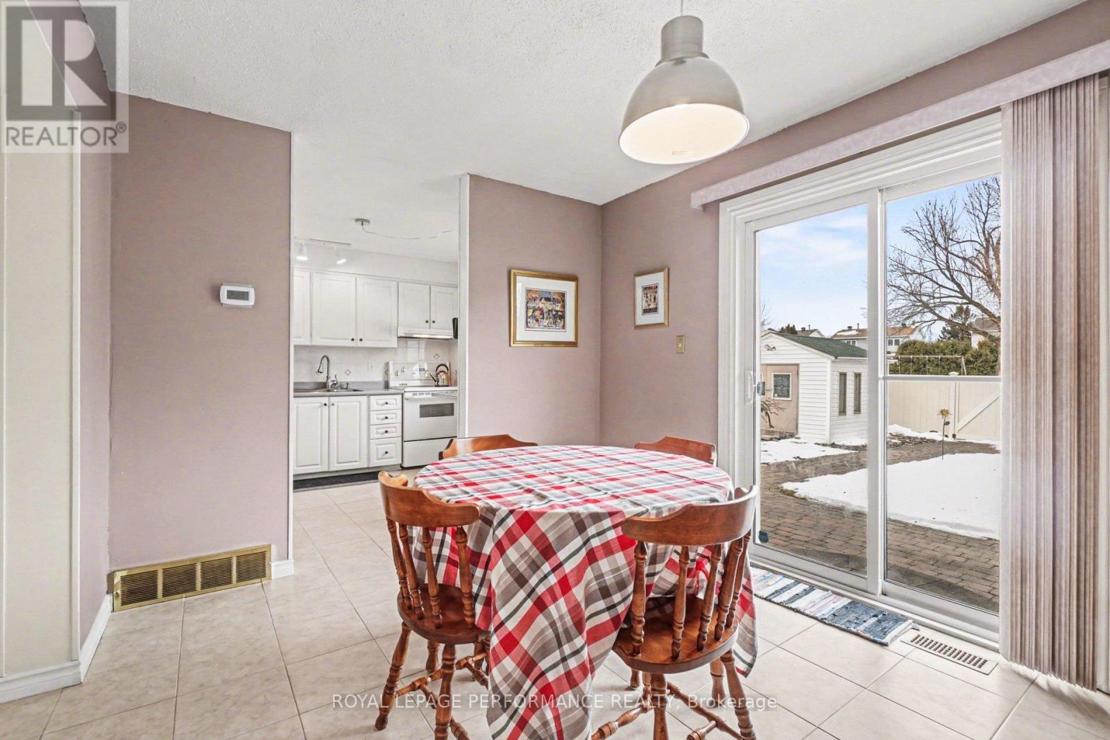 299 Mockingbird Drive, Ottawa, Ontario  K1E 2A4 - Photo 8 - X12895060