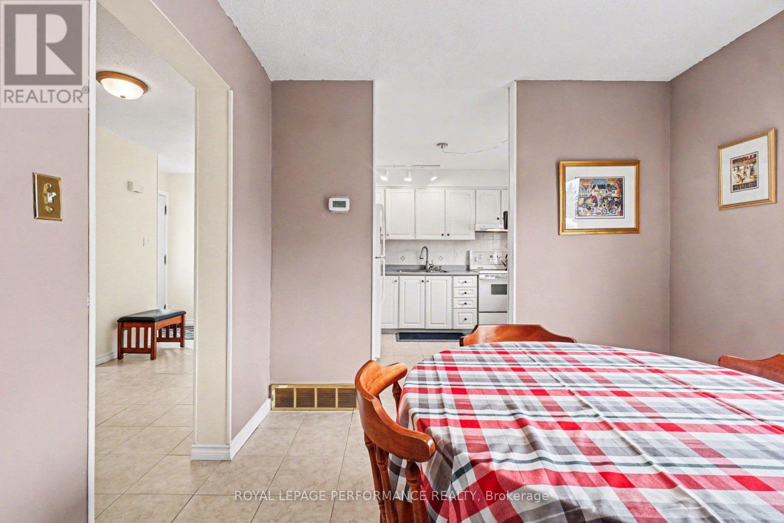 299 Mockingbird Drive, Ottawa, Ontario  K1E 2A4 - Photo 9 - X12895060