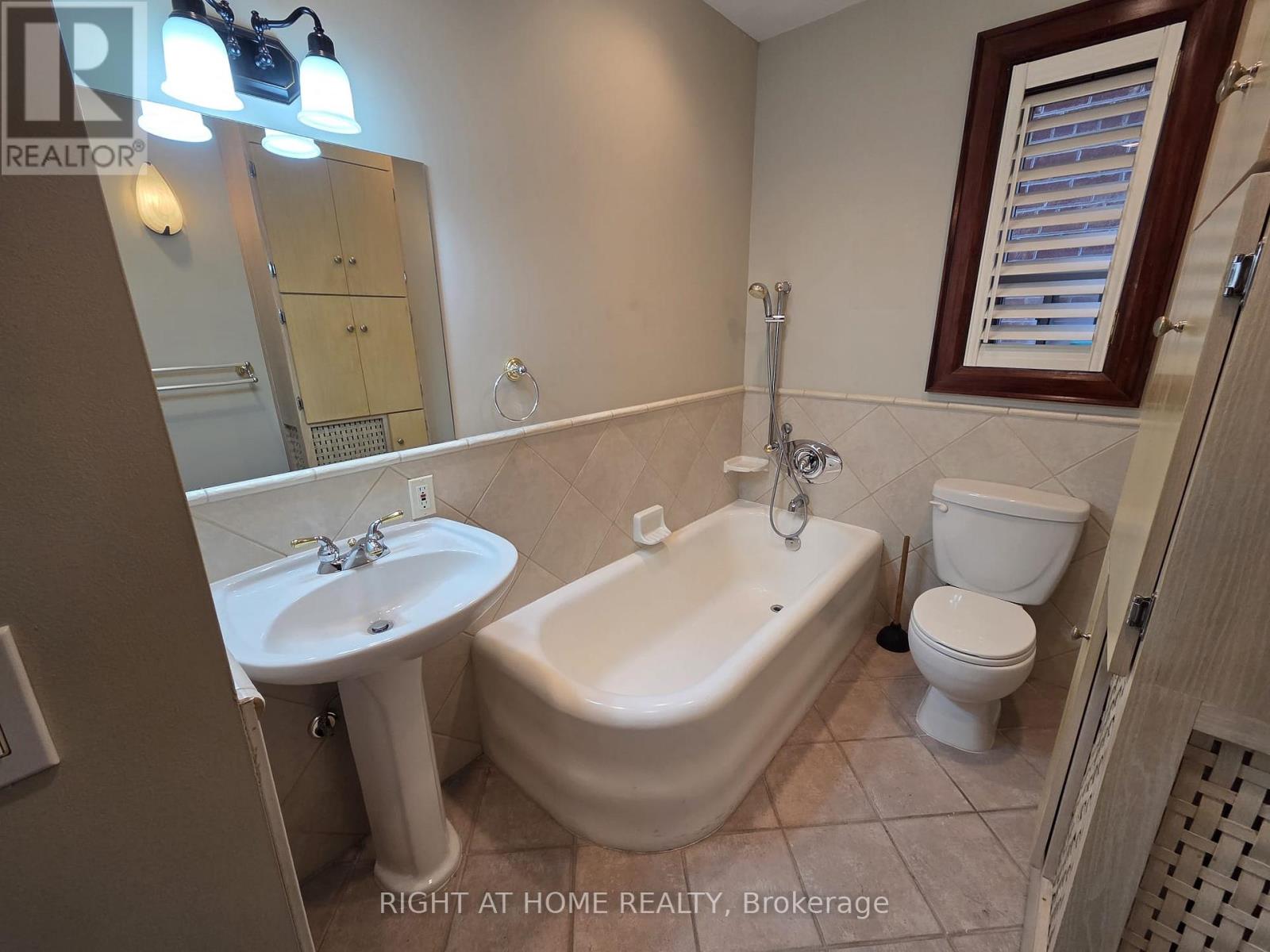 1 - 20 Teddington Park Avenue, Toronto, Ontario  M4N 2C3 - Photo 15 - C12895094