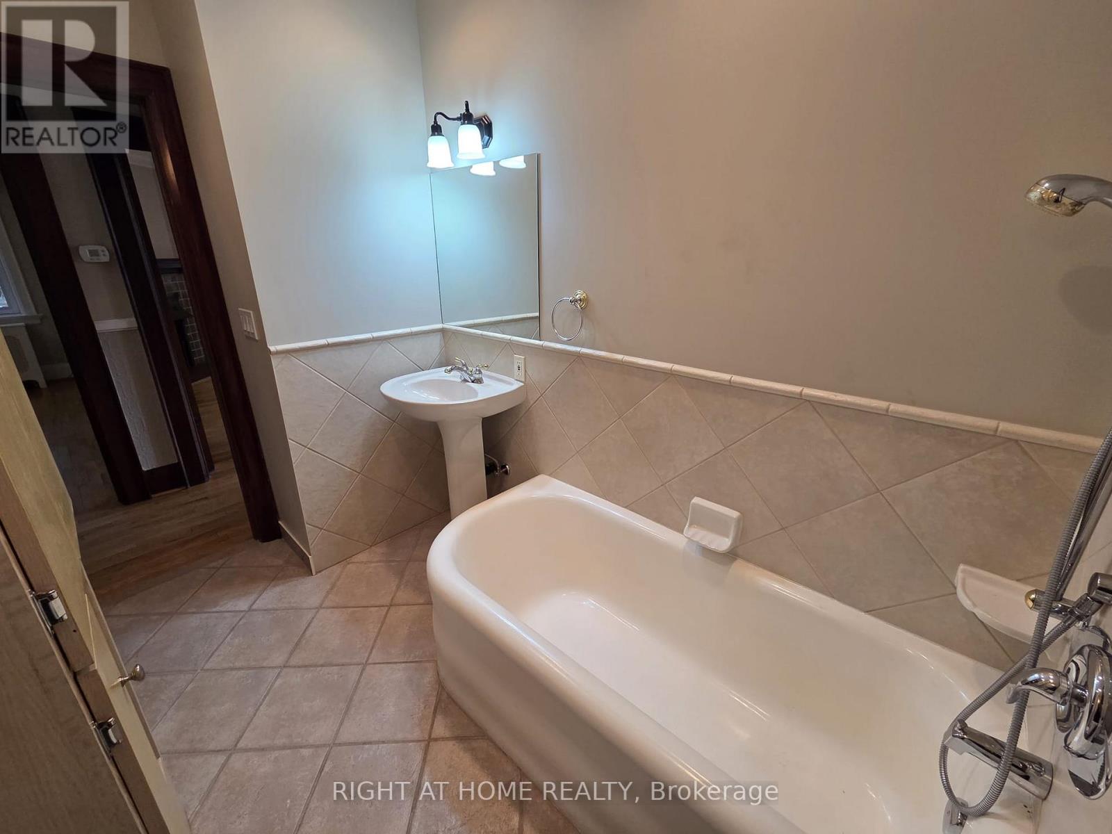 1 - 20 Teddington Park Avenue, Toronto, Ontario  M4N 2C3 - Photo 16 - C12895094