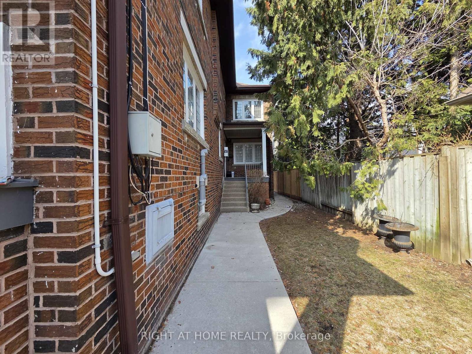 1 - 20 Teddington Park Avenue, Toronto, Ontario  M4N 2C3 - Photo 3 - C12895094