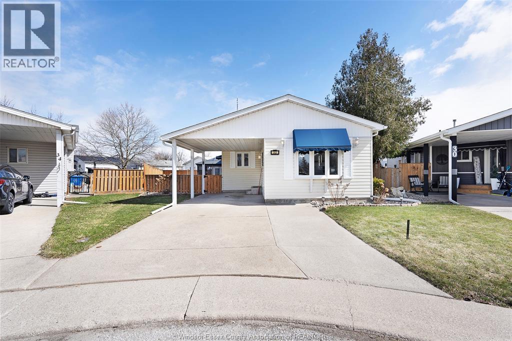 32 Chestnut, Mcgregor, Ontario  N0R 1J0 - Photo 2 - 26005611