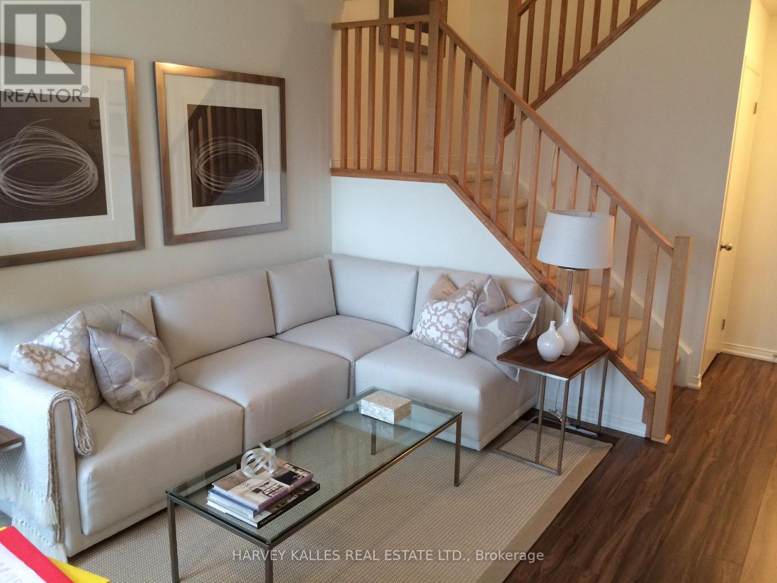 10 - 1961 VICTORIA PARK AVENUE, Toronto, Ontario