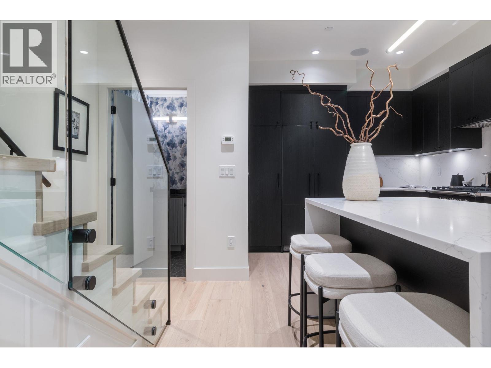 2 2539 Grant Street, Vancouver, British Columbia  V5K 3G6 - Photo 9 - R3101007