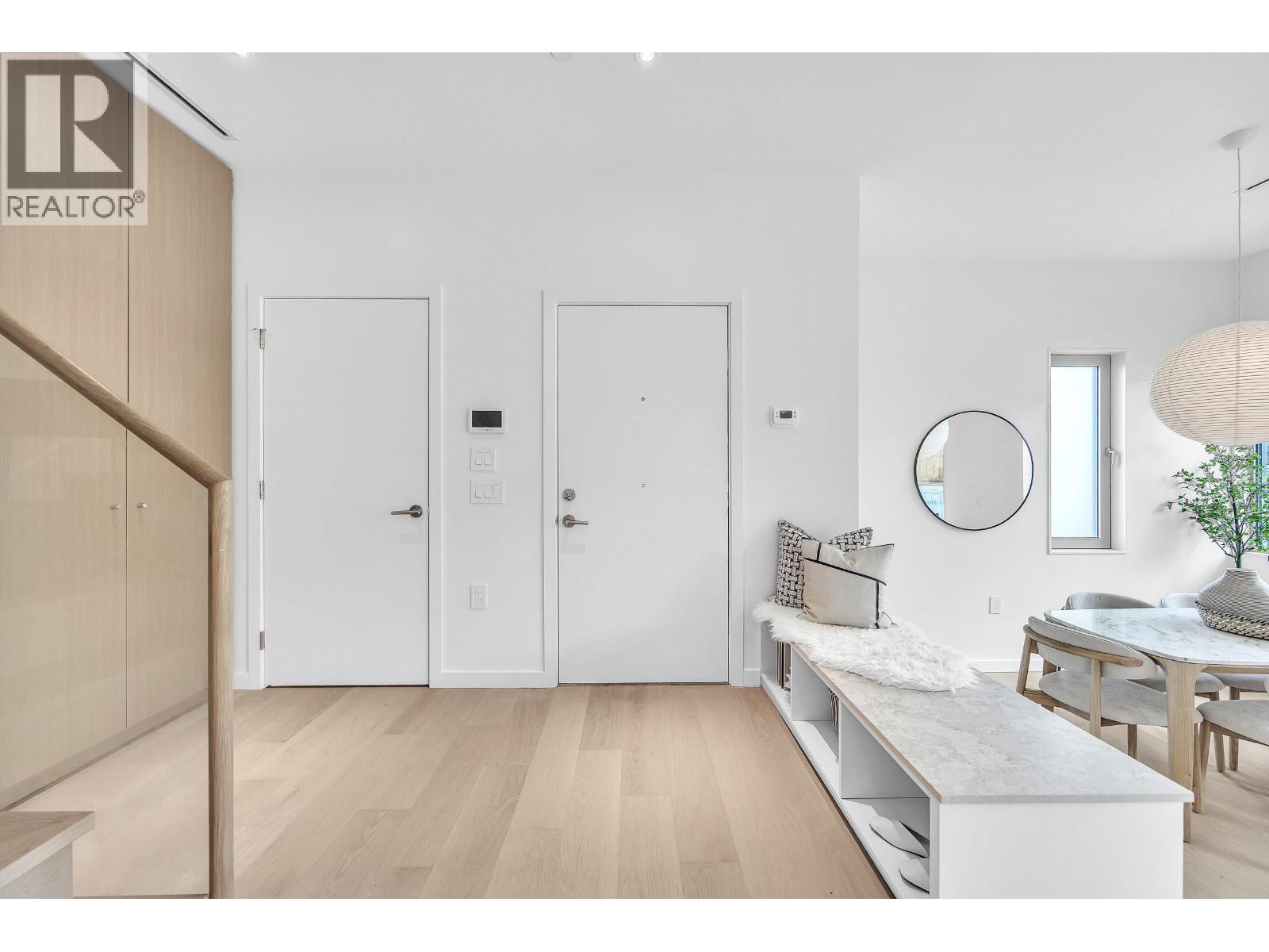 2 2915 E 5th Avenue, Vancouver, British Columbia  V5M 1N6 - Photo 3 - R3101017