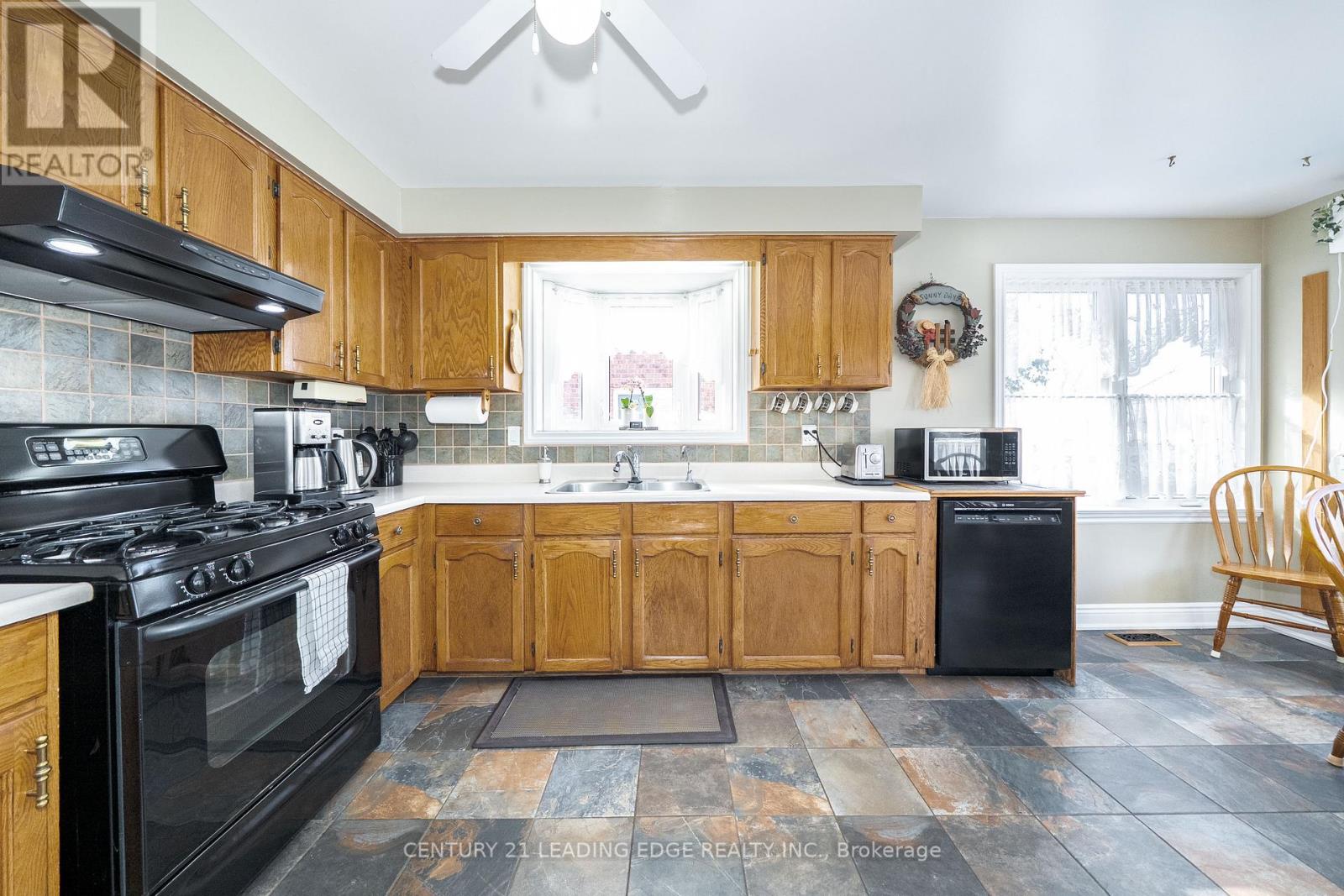 283 Debborah Place, Whitchurch-Stouffville, Ontario  L4A 5C5 - Photo 12 - N12895008