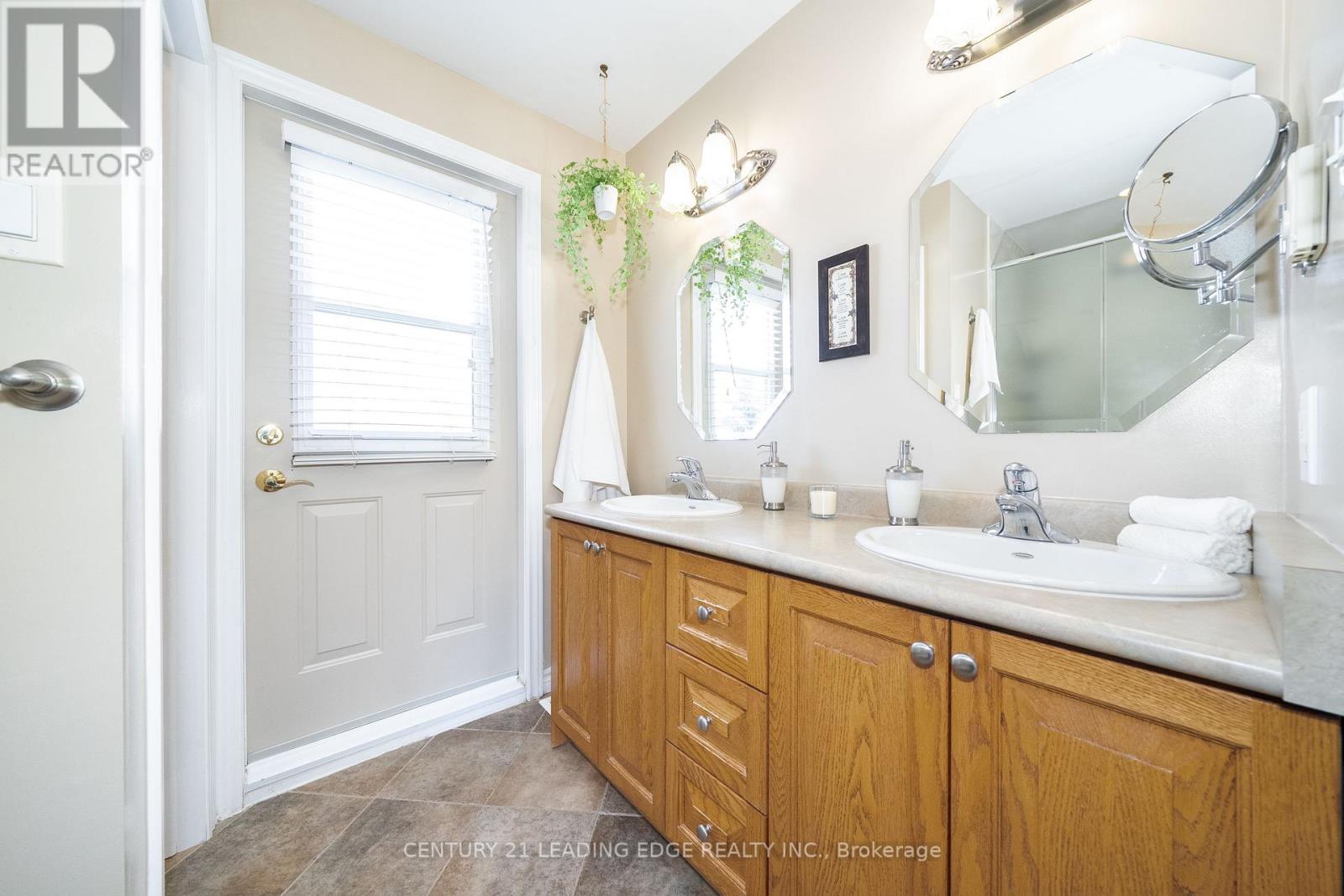 283 Debborah Place, Whitchurch-Stouffville, Ontario  L4A 5C5 - Photo 29 - N12895008