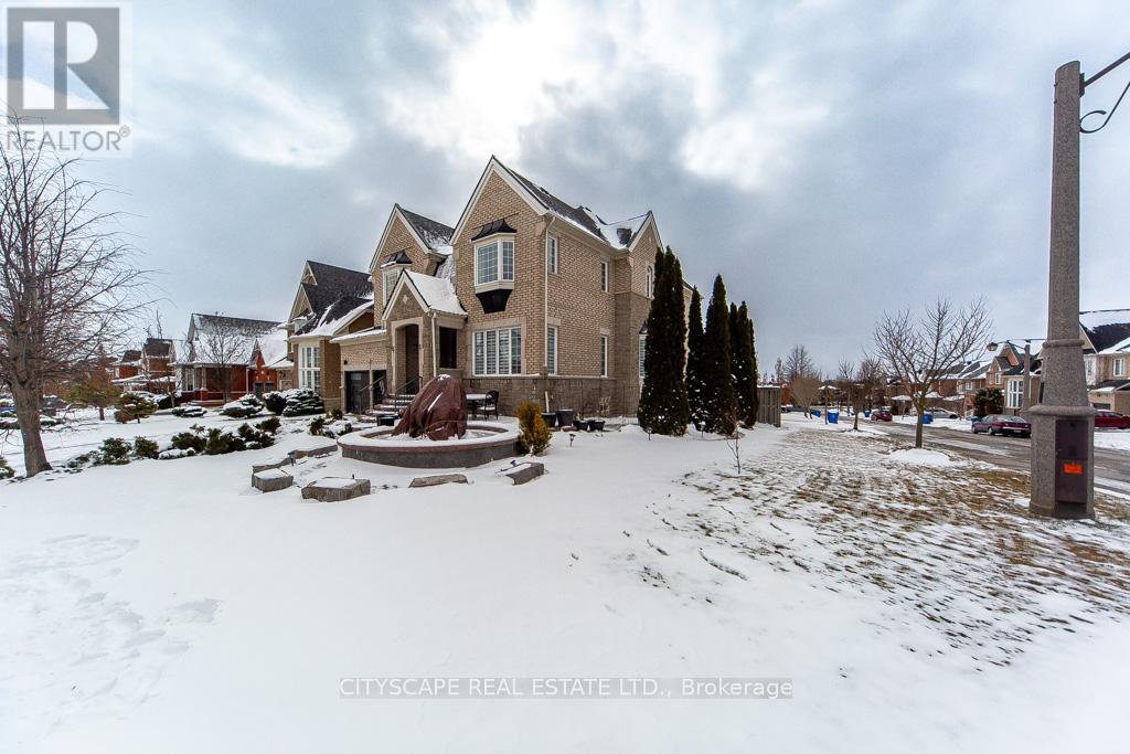 136 Manley Avenue, Whitchurch-Stouffville, Ontario  L4A 0C5 - Photo 2 - N12895018