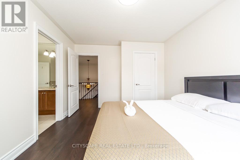 136 Manley Avenue, Whitchurch-Stouffville, Ontario  L4A 0C5 - Photo 28 - N12895018