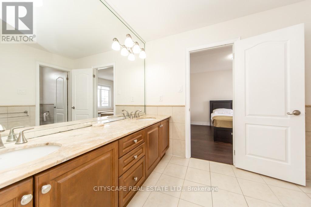 136 Manley Avenue, Whitchurch-Stouffville, Ontario  L4A 0C5 - Photo 29 - N12895018