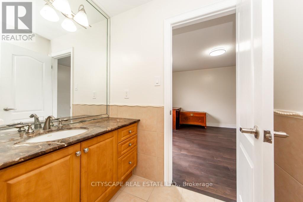 136 Manley Avenue, Whitchurch-Stouffville, Ontario  L4A 0C5 - Photo 37 - N12895018