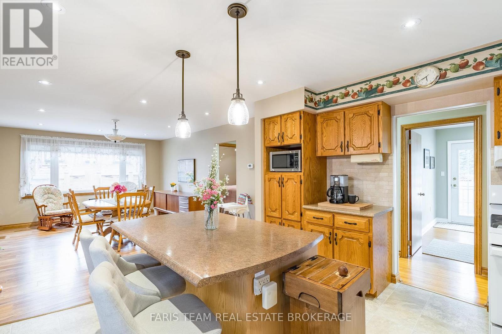 142 Oriole Drive, East Gwillimbury, Ontario  L9N 1G9 - Photo 12 - N12895022