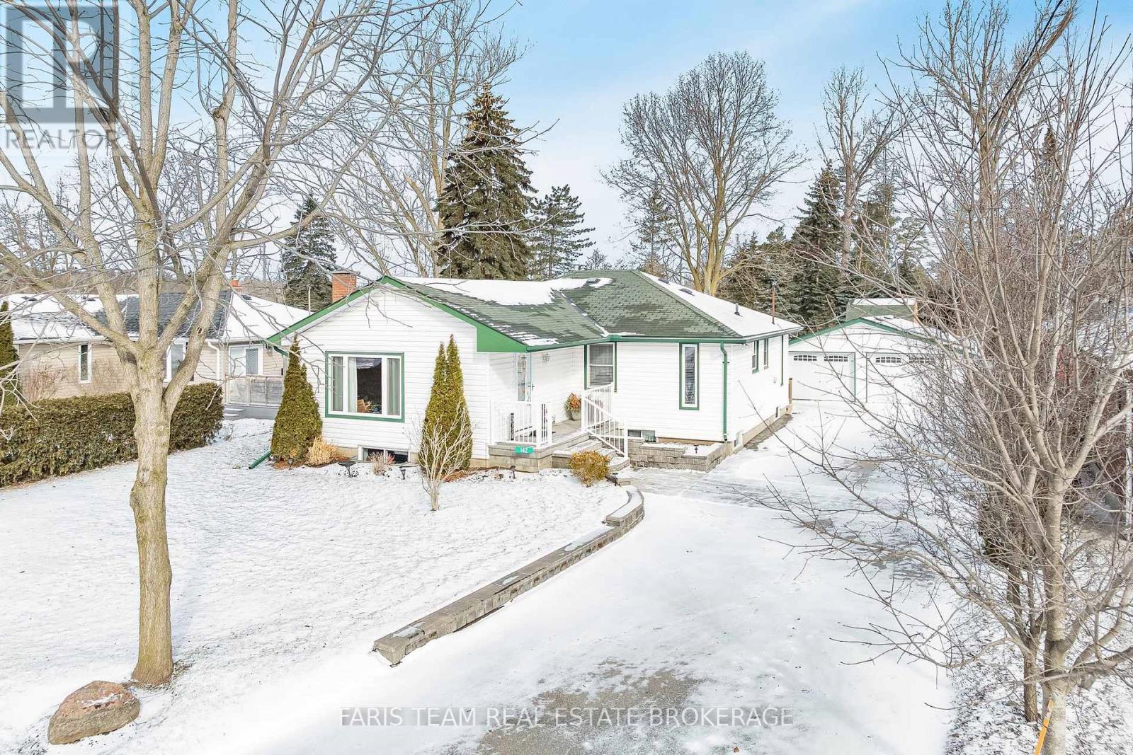 142 Oriole Drive, East Gwillimbury, Ontario  L9N 1G9 - Photo 3 - N12895022