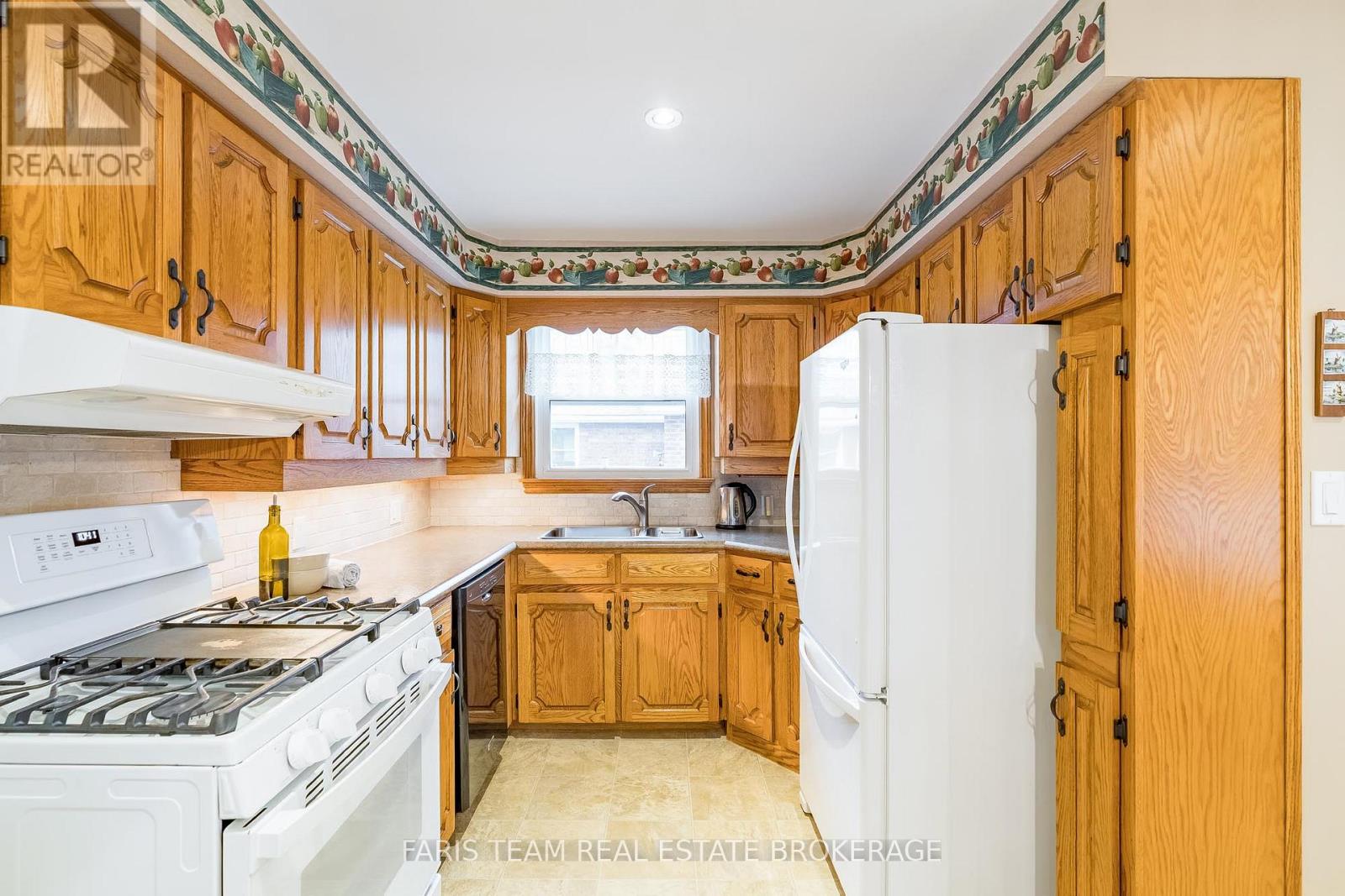 142 Oriole Drive, East Gwillimbury, Ontario  L9N 1G9 - Photo 7 - N12895022