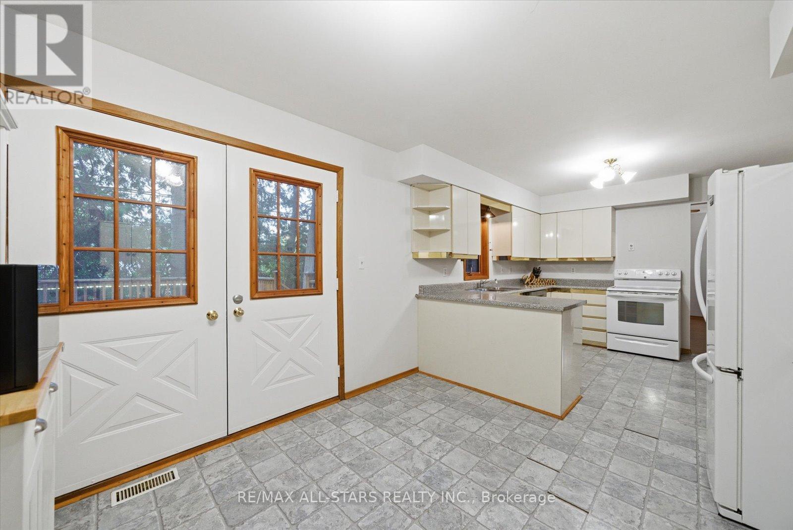 62 Evelyn Avenue, Georgina, Ontario  L4P 3C8 - Photo 14 - N12895072