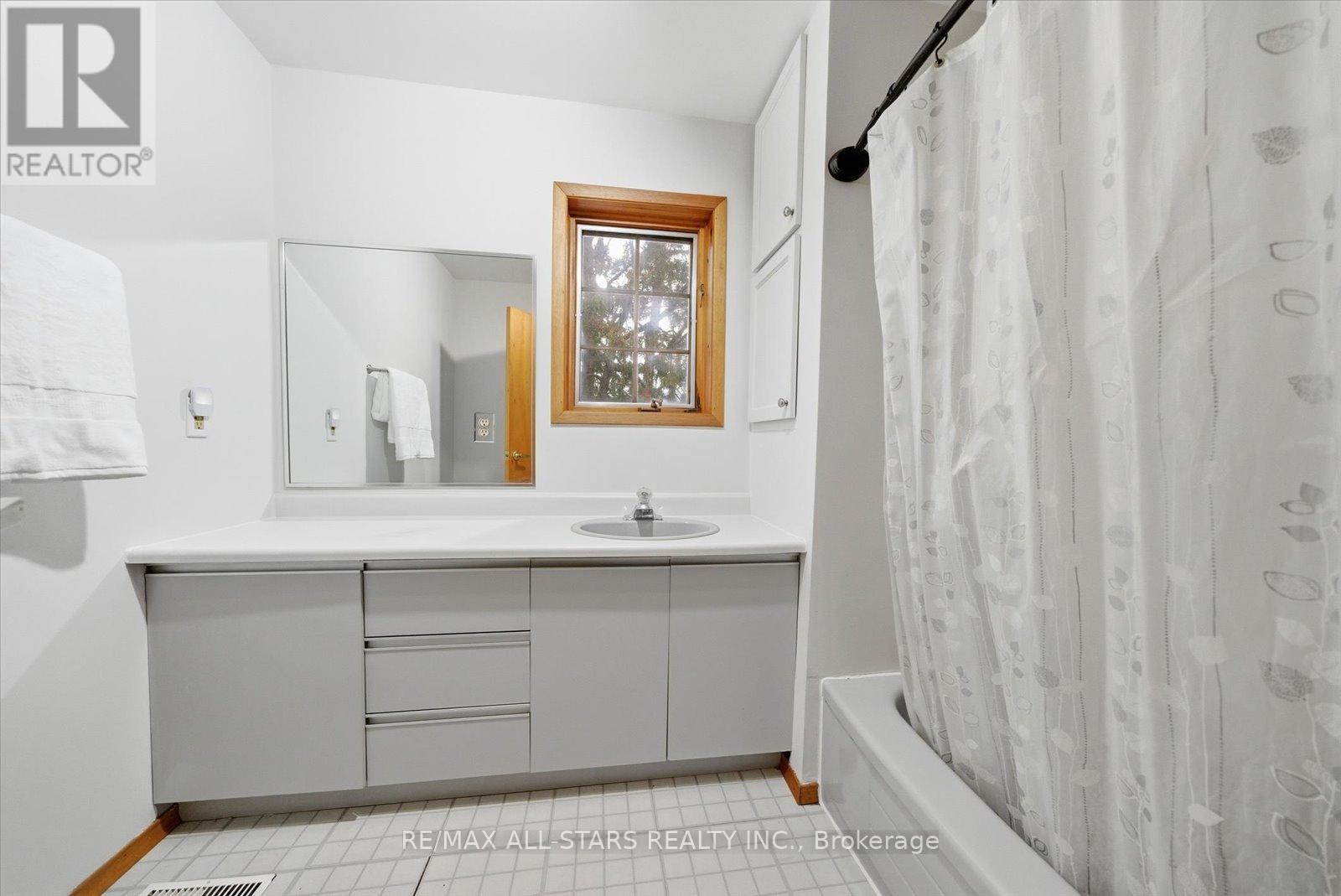 62 Evelyn Avenue, Georgina, Ontario  L4P 3C8 - Photo 33 - N12895072