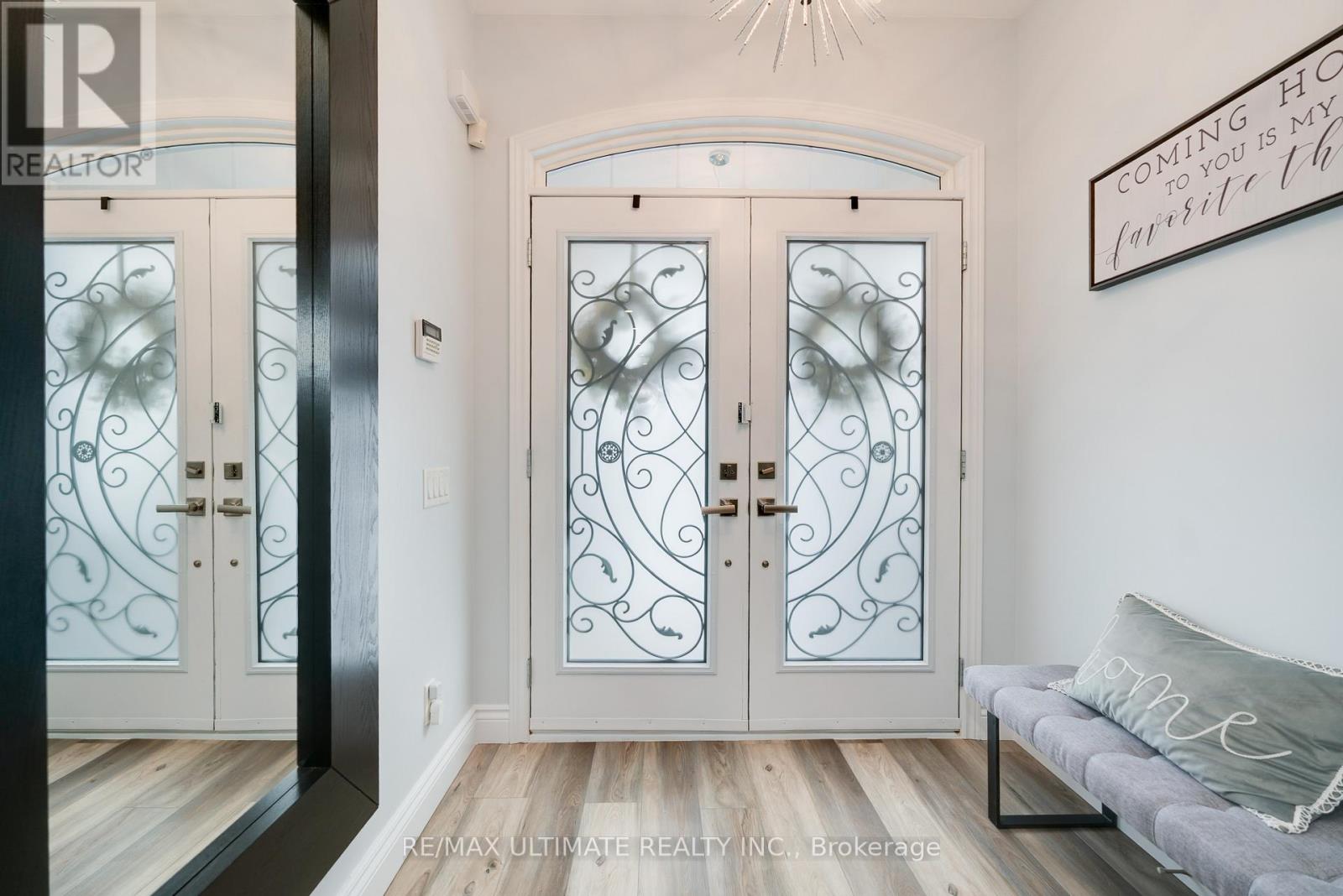 10 Torah Gate, Vaughan (Patterson), Ontario  L6A 0H3 - Photo 2 - N12895100