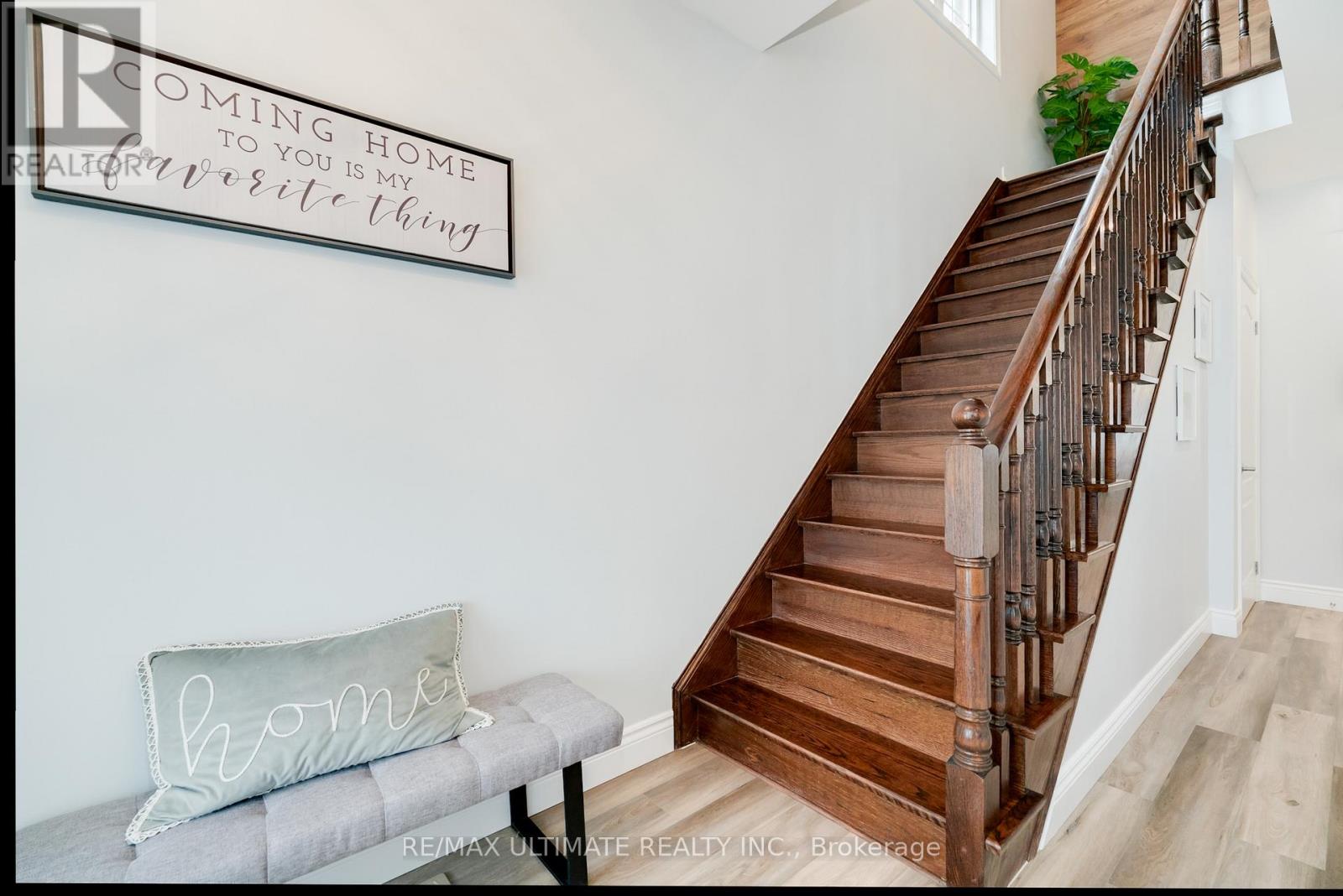 10 Torah Gate, Vaughan (Patterson), Ontario  L6A 0H3 - Photo 3 - N12895100