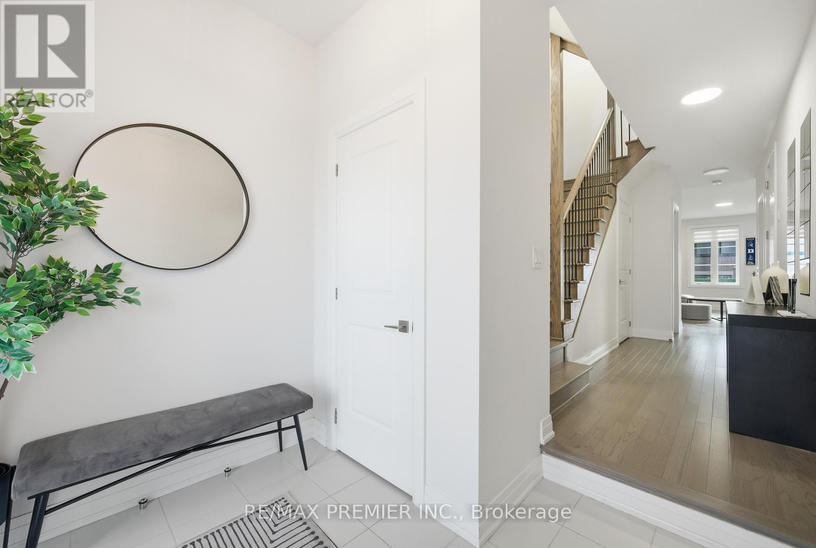 229 Vermont Avenue, Newmarket, Ontario  L3X 0M6 - Photo 3 - N12895102