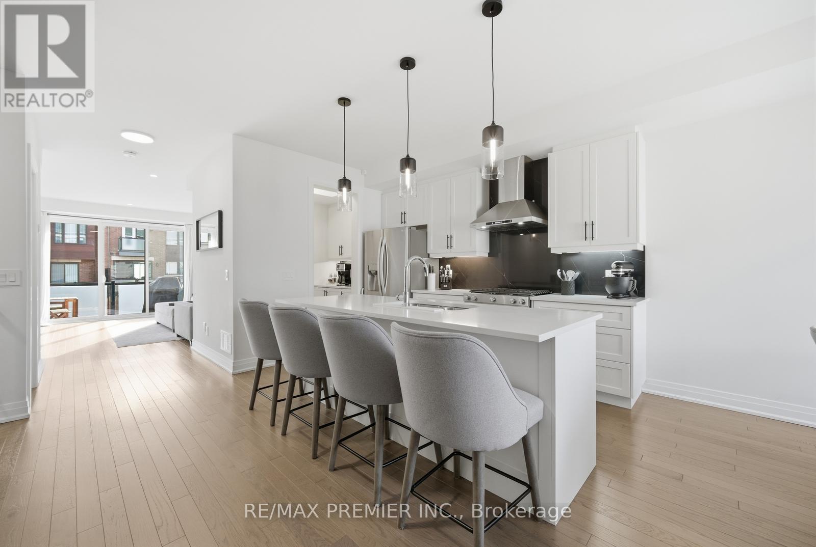 229 Vermont Avenue, Newmarket, Ontario  L3X 0M6 - Photo 5 - N12895102