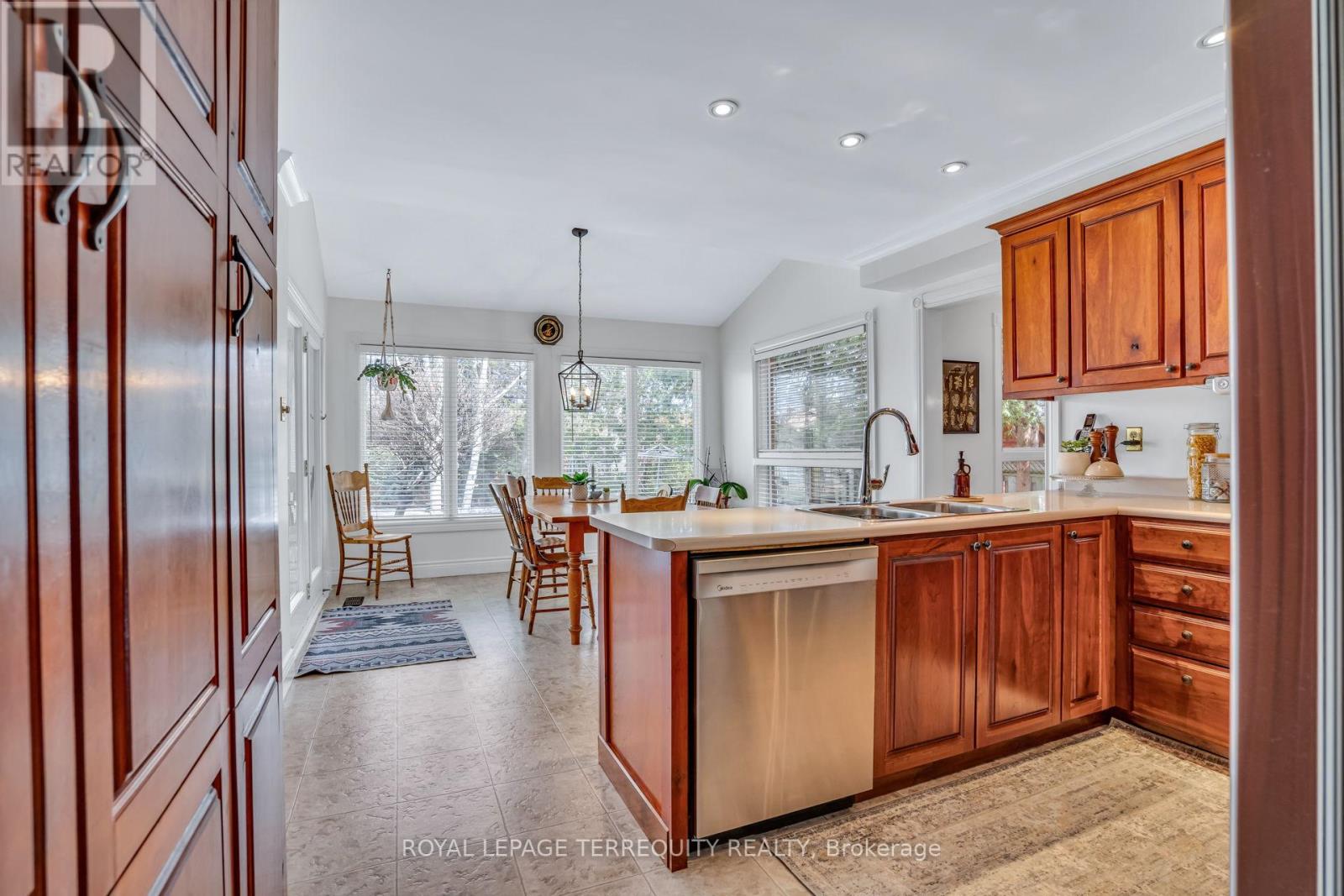 1319 Saddler Circle, Oakville, Ontario  L6M 2X6 - Photo 14 - W12880796