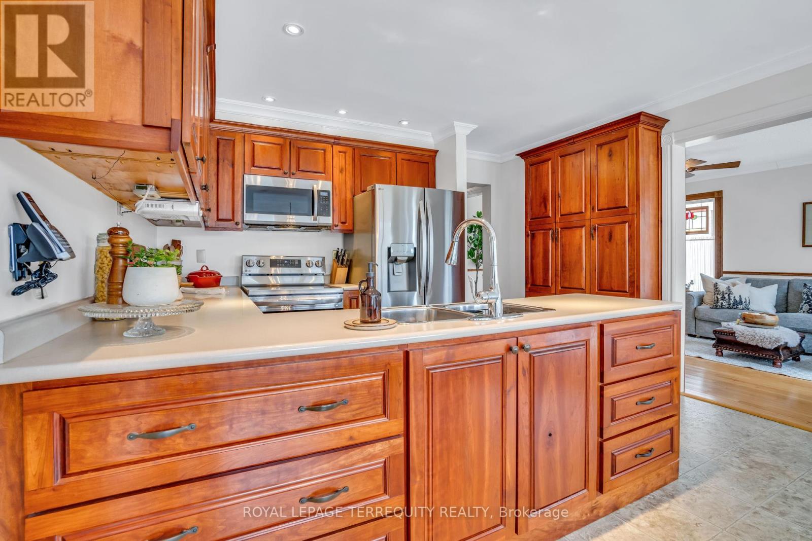 1319 Saddler Circle, Oakville, Ontario  L6M 2X6 - Photo 17 - W12880796