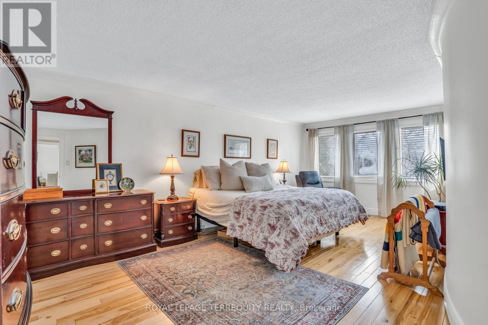 1319 Saddler Circle, Oakville, Ontario  L6M 2X6 - Photo 23 - W12880796