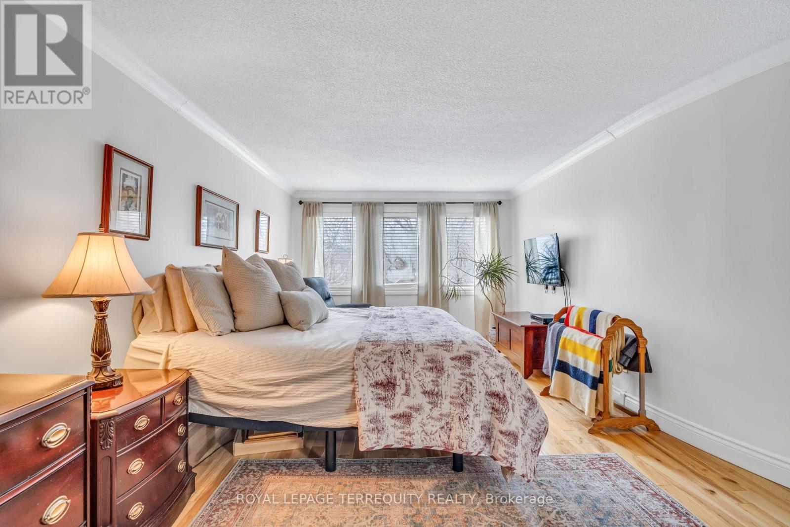 1319 Saddler Circle, Oakville, Ontario  L6M 2X6 - Photo 24 - W12880796