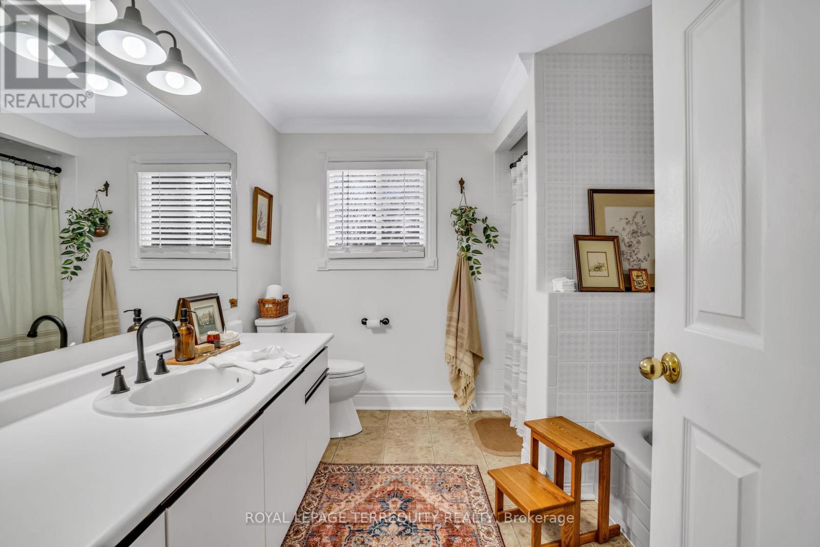 1319 Saddler Circle, Oakville, Ontario  L6M 2X6 - Photo 28 - W12880796