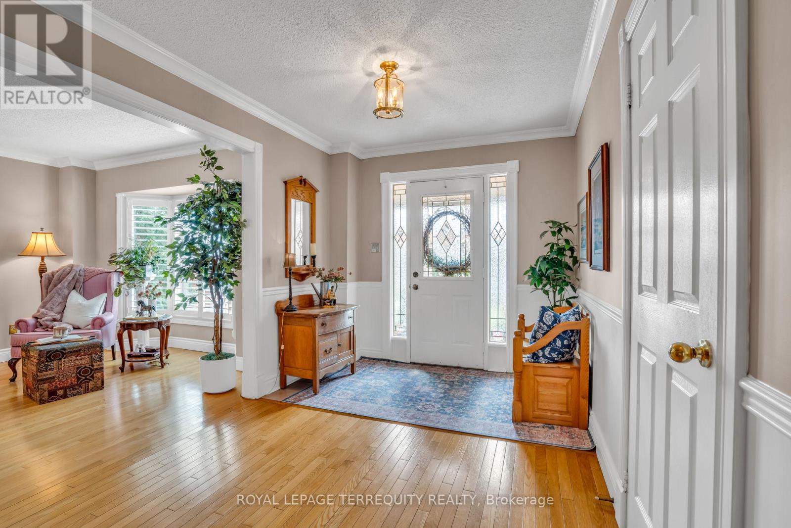 1319 Saddler Circle, Oakville, Ontario  L6M 2X6 - Photo 3 - W12880796