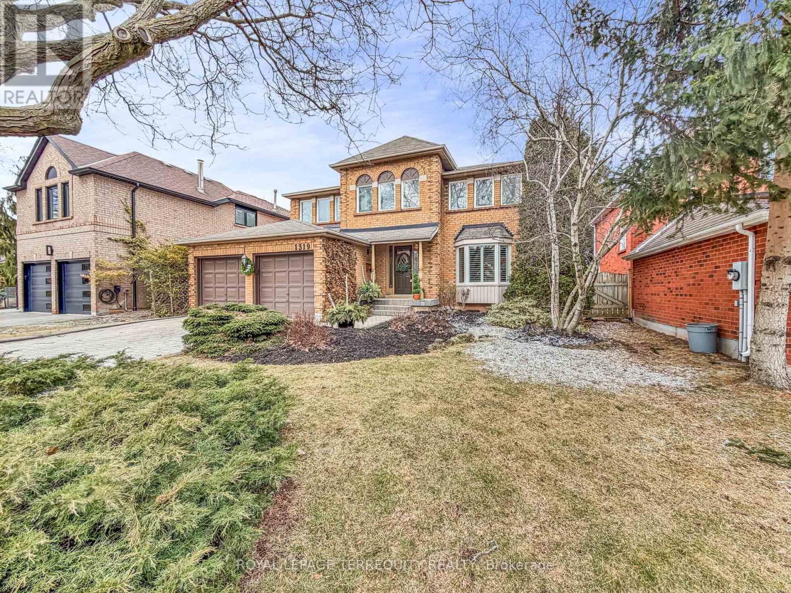 1319 Saddler Circle, Oakville, Ontario  L6M 2X6 - Photo 2 - W12880796