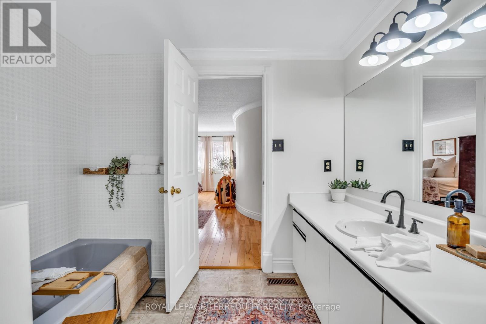 1319 Saddler Circle, Oakville, Ontario  L6M 2X6 - Photo 30 - W12880796