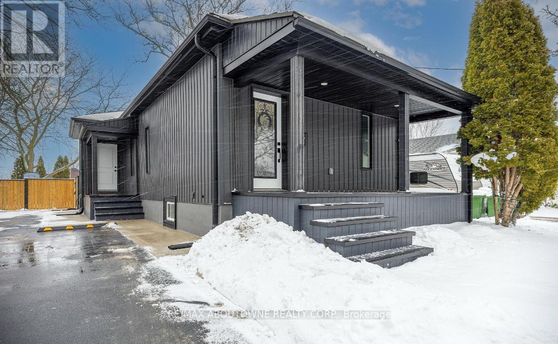 3 Mary Street E, St. Thomas, Ontario  N5R 2V7 - Photo 2 - X12882714