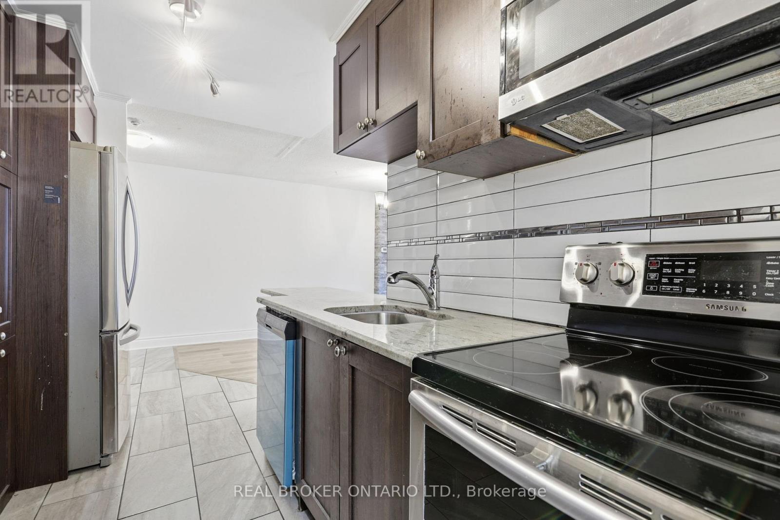 1103 - 25 Fairview Road W, Mississauga, Ontario  L5B 3Y8 - Photo 10 - W12895090