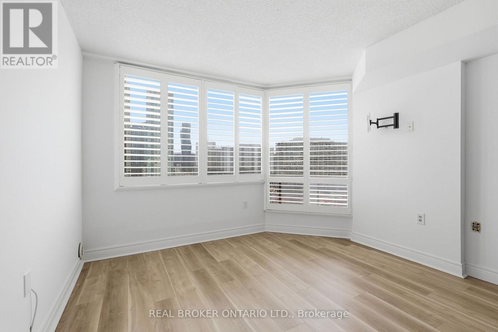 1103 - 25 Fairview Road W, Mississauga, Ontario  L5B 3Y8 - Photo 11 - W12895090