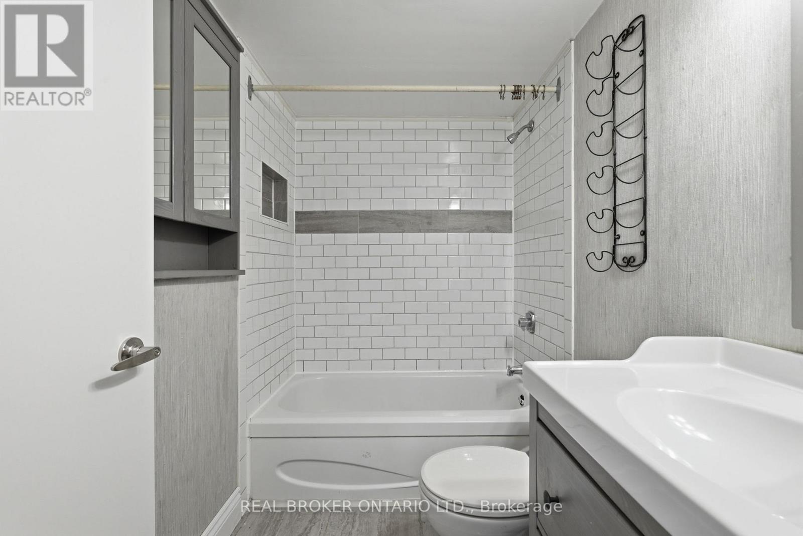 1103 - 25 Fairview Road W, Mississauga, Ontario  L5B 3Y8 - Photo 14 - W12895090