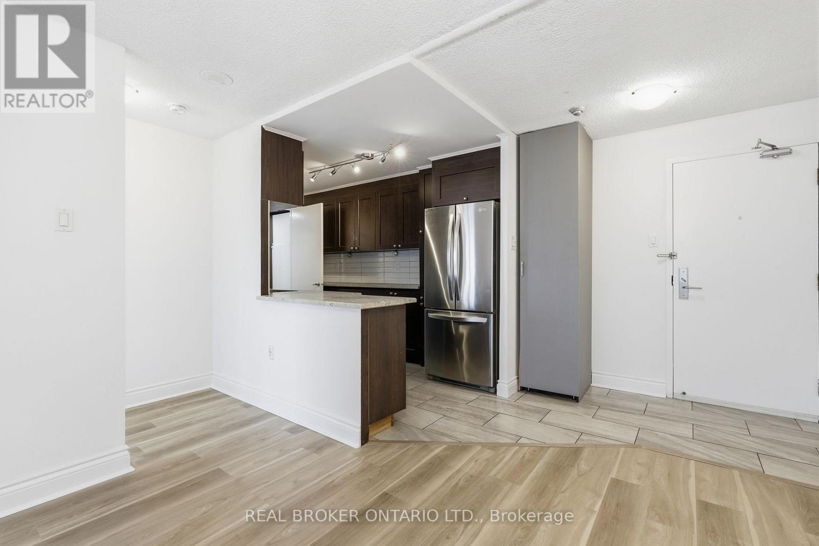 1103 - 25 Fairview Road W, Mississauga, Ontario  L5B 3Y8 - Photo 7 - W12895090