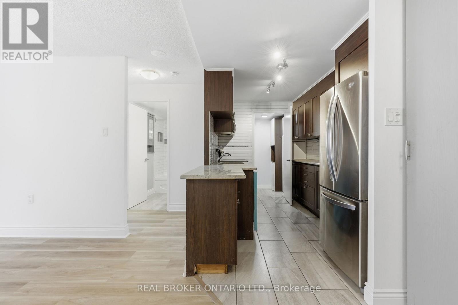 1103 - 25 Fairview Road W, Mississauga, Ontario  L5B 3Y8 - Photo 8 - W12895090