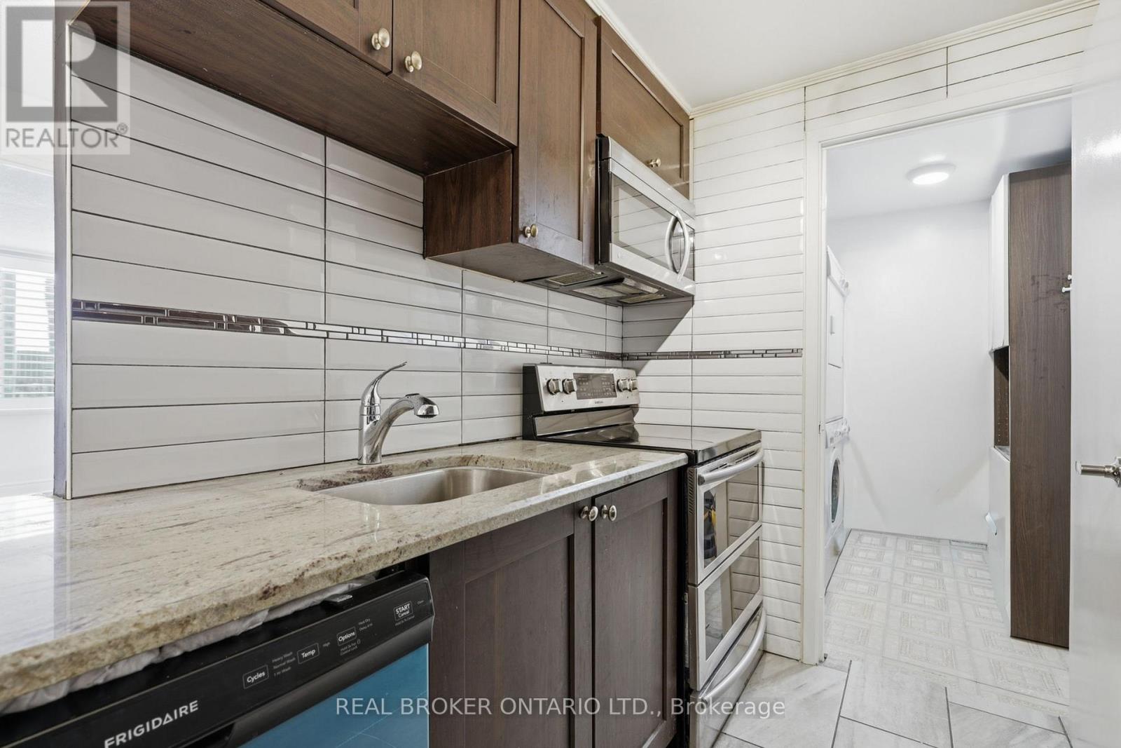 1103 - 25 Fairview Road W, Mississauga, Ontario  L5B 3Y8 - Photo 9 - W12895090