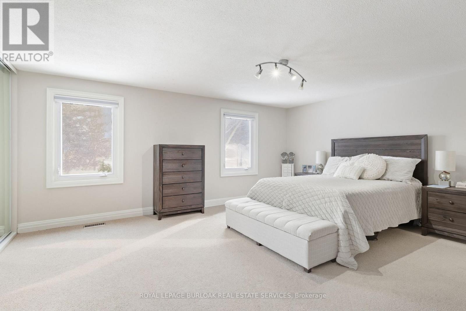 946 Nora Drive, Burlington, Ontario  L7T 3E8 - Photo 18 - W12895110