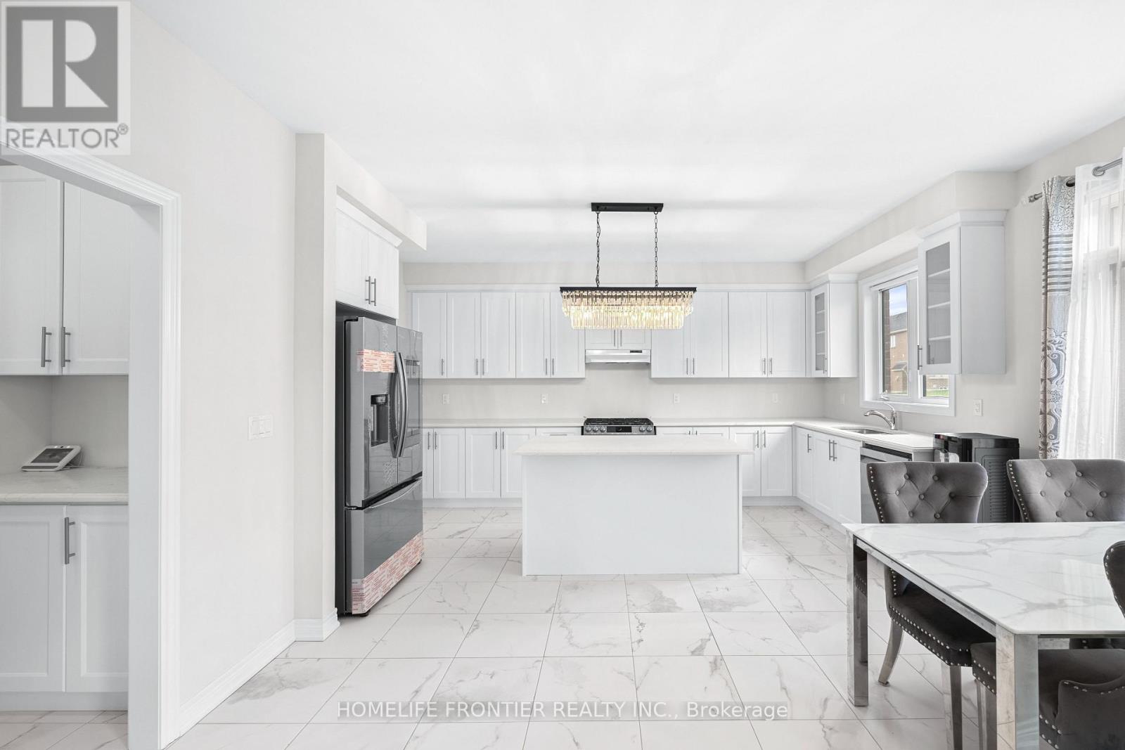 49 Ainsle Hill Crescent, Georgina (Sutton & Jackson's Point), Ontario  L0E 1R0 - Photo 8 - N12892366